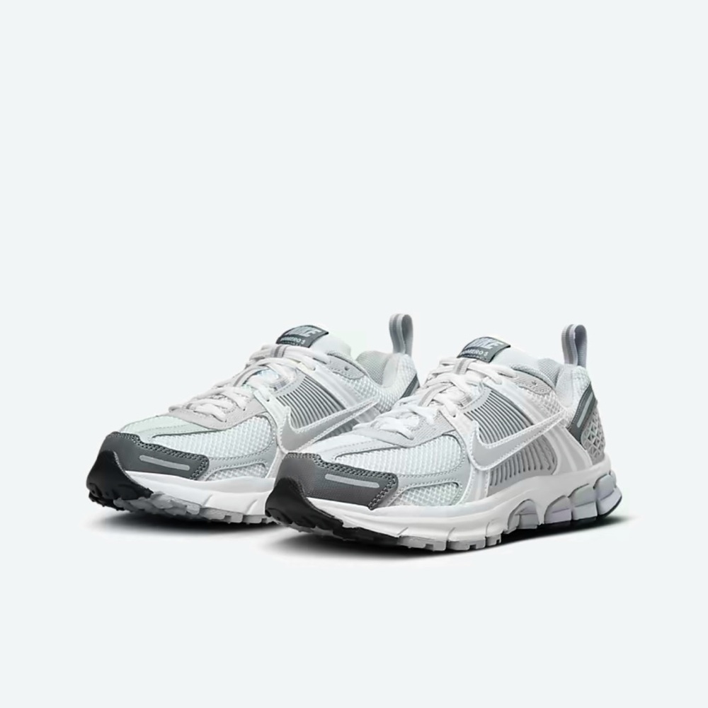 NWT Nike Vomero 5 Size 4.5Y / 6W